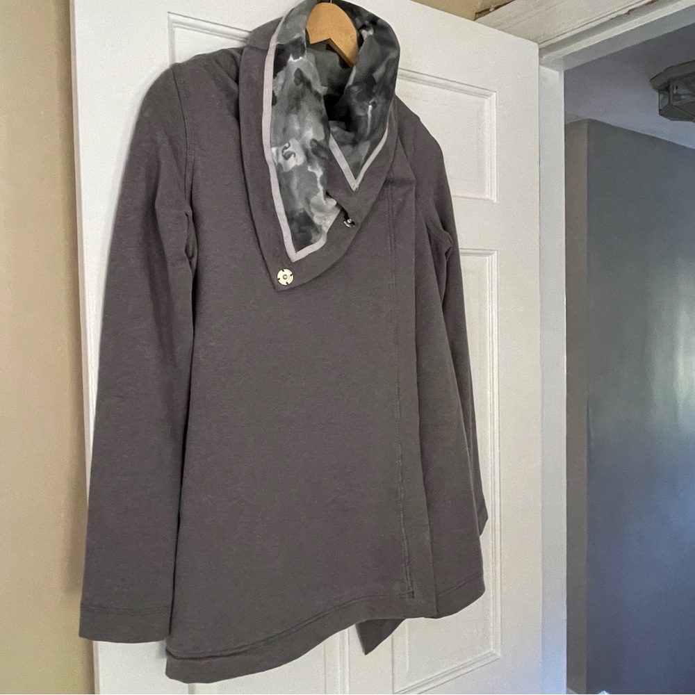 Lululemon Savasana Wrap Cardigan Jacket Grey size 4